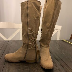 Ect. Ladies boots, knee high, lace with fringe. Tan suede faux leather. Size 6-7